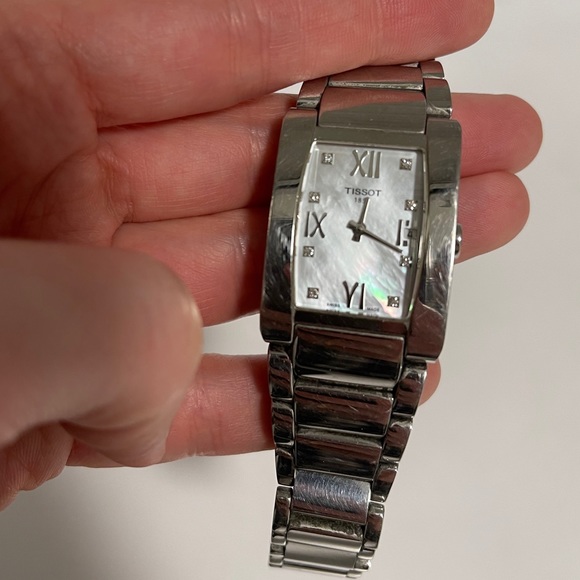 Tissot Generosi-T Quartz Watch with Diamonds - Picture 3 of 7